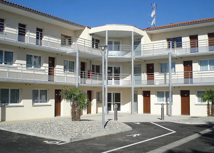 Hotel H\u00f4tel La Palmeraie Cornebarrieu